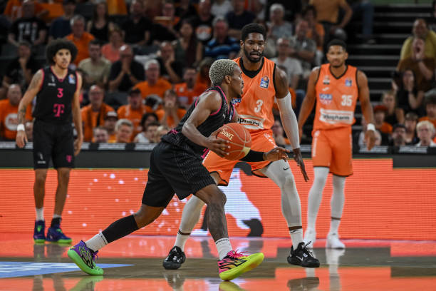 致腿部受伤 致腿部受伤